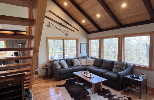 Treeloft Ski Chalet | Luxury Ski-in/Ski-out Chalet with Mountain Views at Wintergreen Resort