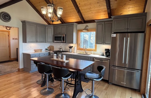 Treeloft Ski Chalet | Luxury Ski-in/Ski-out Chalet with Mountain Views at Wintergreen Resort