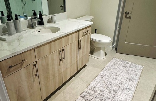 Saugus Condo | Luxury Skyline Penthouse - 1 Bedroom condo