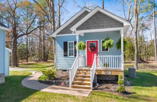 Deltaville House | Luxury Studio Guesthouse, Walk to Museum, Boat Parking