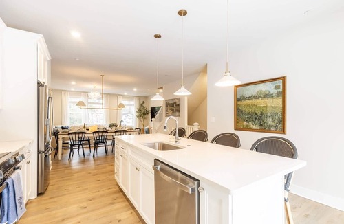 Parole House | Luxury Townhome Mins to Downtown Annapolis, w Multiple EnSuite Bedrooms & Parking