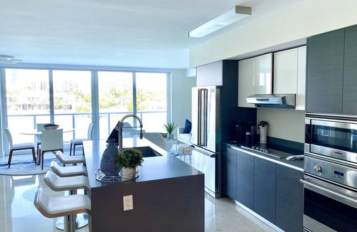 Bay Harbor Islands Condo | Luxury Vacation Rental Waterfront Condo Bal Harbour Miami Beach