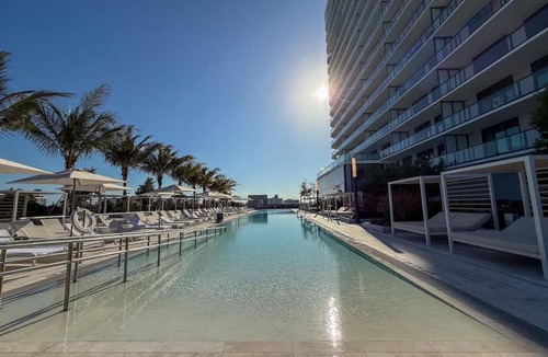 North Beach Apartment | Luxury View-Walk to beach!