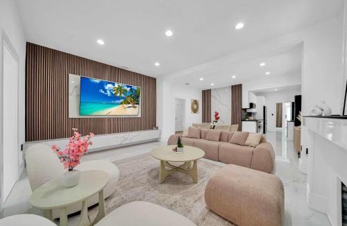 Buena Vista Villa | Luxury Villa Allegra 5BR Steps to Wynwood