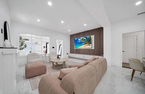 Buena Vista Villa | Luxury Villa Allegra 5BR Steps to Wynwood