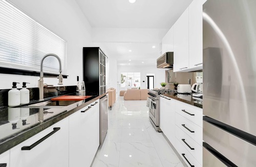 Buena Vista Villa | Luxury Villa Allegra 5BR Steps to Wynwood