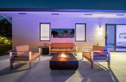 Golden Glades Villa | Luxury Villa Amara Heated Pool Gym Sauna BBQ