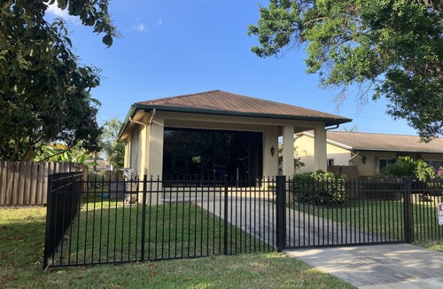 Hillsboro Pines House | Luxury Villa with full size washer and dryer within 5 miles of the beach