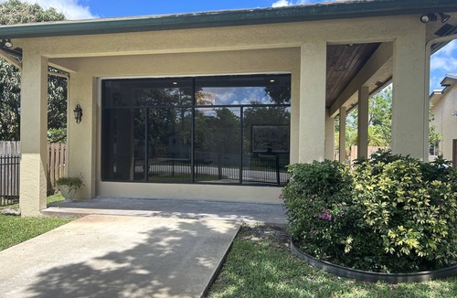 Hillsboro Pines House | Luxury Villa with full size washer and dryer within 5 miles of the beach
