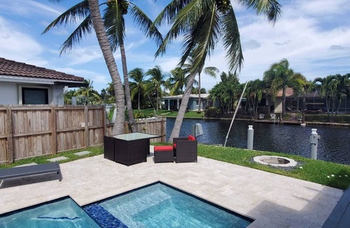 Imperial Point House | Luxury Waterfront Vacation Home! Heated Pool and Hot tub/Jacuzzi,5min to Beach
