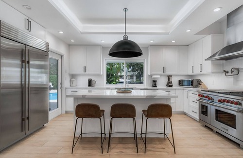 Harbor Beach House | Luxury Waterfront Villa! Harbor Beach, 5 min to the beach