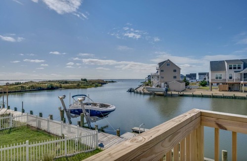 Captain's Cove House | Luxury Waterfront Escape, Private Dock, Bay Views & Near Chincoteague Sleeps 10