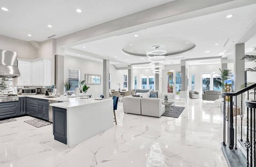Hollywood Lakes House | Luxury Waterfront/Lakefront/Pool/Beach 7Min Walk