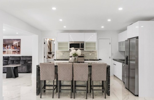 Ojus House | Luxury Waterfront Miami Retreat Near Aventura