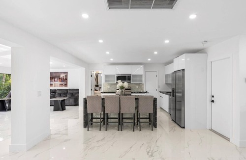 Ojus House | Luxury Waterfront Miami Retreat Near Aventura