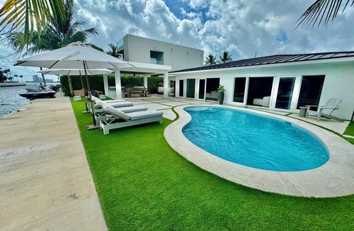 Keystone Point Villa | Luxury Waterfront Villa on Keystone Island