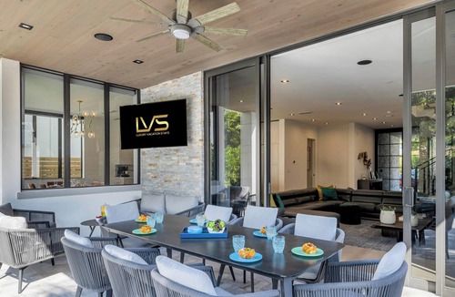 Lauderdale Beach House | LVS Casa La Playa- 5 Beds, Walk 2 Beach with Heated Salt Pool