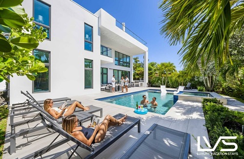 Harbour Inlet House | LVS Villa Blanco 6BR Coastal Oasis with Rooftop Sunset Deck, Heated Pool, Spa & Walk-to-Beach Access