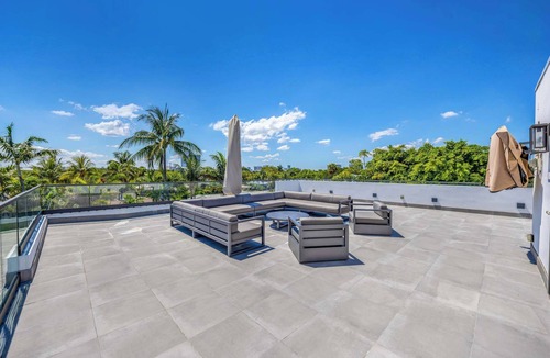 Harbour Inlet House | LVS Villa Blanco 6BR Coastal Oasis with Rooftop Sunset Deck, Heated Pool, Spa & Walk-to-Beach Access