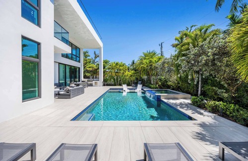 Harbour Inlet House | LVS Villa Blanco 6BR Coastal Oasis with Rooftop Sunset Deck, Heated Pool, Spa & Walk-to-Beach Access