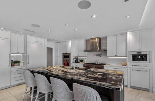 East Fort Lauderdale House | LVS Villa Coastal Hideaway Intracoastal Front Luxury, Private Dock, Heated Pool & Spa, 5-Min Walk to Beach