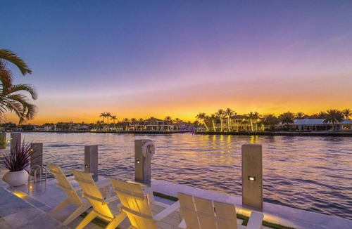 East Fort Lauderdale House | LVS Villa Coastal Hideaway Intracoastal Front Luxury, Private Dock, Heated Pool & Spa, 5-Min Walk to Beach