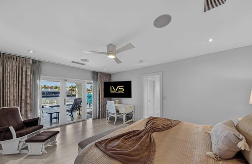 East Fort Lauderdale House | LVS Villa Coastal Hideaway Intracoastal Front Luxury, Private Dock, Heated Pool & Spa, 5-Min Walk to Beach