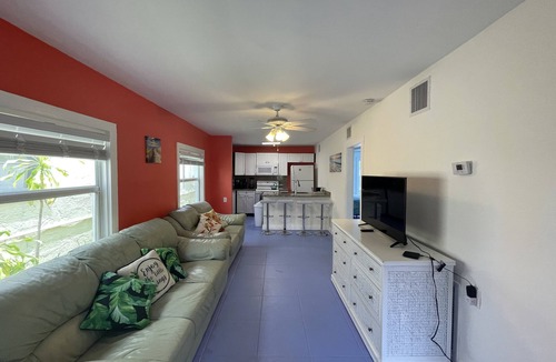 Parrot Cove Cottage | LW Historic District. 1.5 mi to beach. Pet friendly!