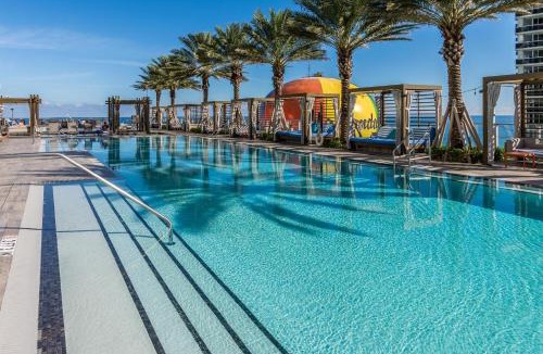 Hollywood South Central Beach Apartment | Lyfe Resort 2307