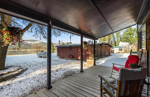 Boundary County House | MacArthur Lakefront Sunroom Sleeps 6