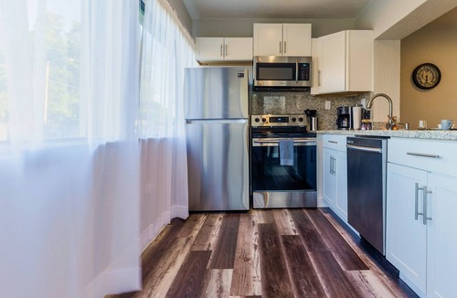 Little Haiti House | Magic City House Miami 3/2 Gated Parking/KING BED!