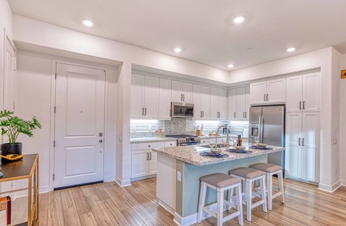 Stevenson Ranch Condo | Magic Mountain 3-bedroom condo with WiFi, in delightful Valencia
