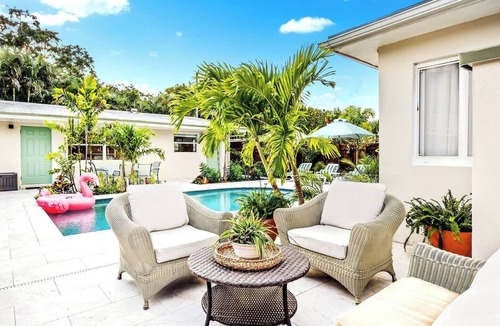South Middle River House | Magical Garden House With Beautiful Heated Pool