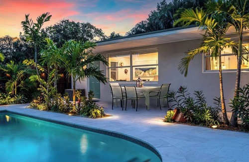 South Middle River House | Magical Garden House With Beautiful Heated Pool