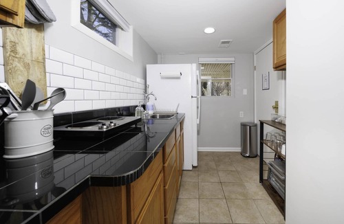 Huntington Apartment | Magical Space by Metro/Alexandria/Harbor & Parking