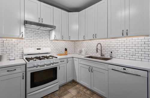 Norfolk House | Magnificent 2 Bedroom Home in Norfolk's Best Neighborhood