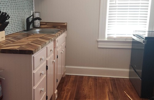 Issue Apartment | Magnolia Hideaway 2-BR Apt in center of Town of Colonial Beach