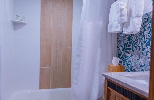 Wildwood Crest Hotel | Mahalo Diamond Beach Resort