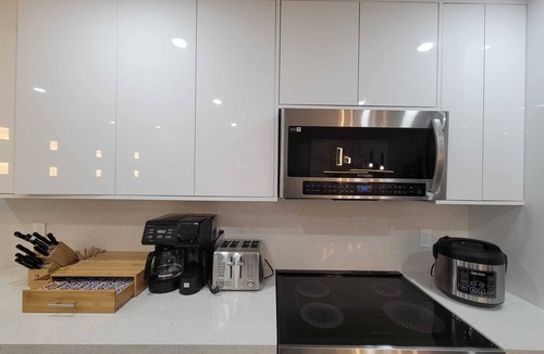 Golden Glades Villa | Majestic Miami Villa/Nr Beach/HEATED POOL/SPA/GAMES/Basket & Pickleball Courts