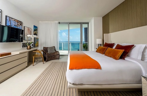 Hollywood South Central Beach Hotel | Making The Best Memories Along The Way! 3 Great Units, Pool, Kitchen