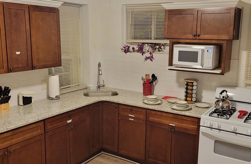 Albany Apartment | Mambo House Downtown Albany #ALB Airport