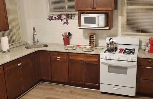Albany Apartment | Mambo House Downtown Albany #ALB Airport