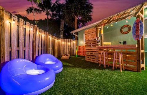 Wilton Manors Villa | Manatee Manors - Waterfront Tropical Oasis with Pool, Tiki Bar, & EPIC Backyard