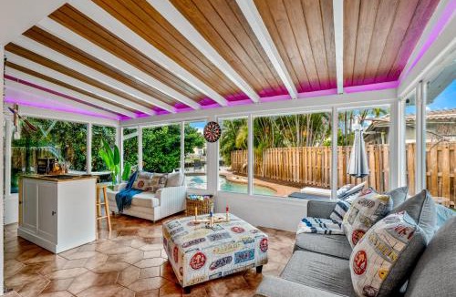 Wilton Manors Villa | Manatee Manors - Waterfront Tropical Oasis with Pool, Tiki Bar, & EPIC Backyard