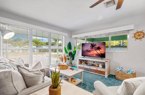 Wilton Manors Villa | Manatee Manors - Waterfront Tropical Oasis with Pool, Tiki Bar, & EPIC Backyard