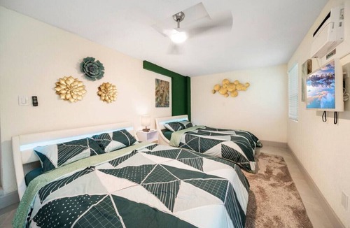 Victoria Park Apartment | Mango Lovers Zen Beach Retreat w/Hot Tub