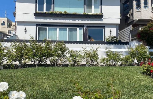 El Porto Apartment | Manhattan Beach Beachfront Charming On The Strand