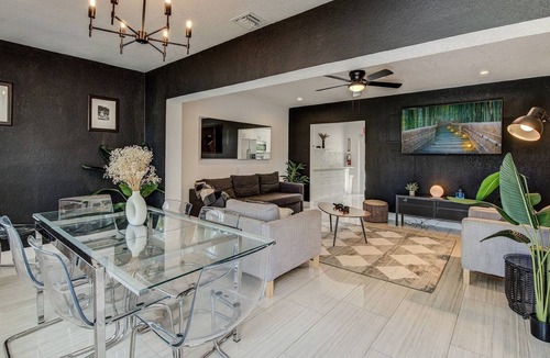 Royal Poinciana House | Manor House w/6B/4.5B w/Beautiful Pool near Beach