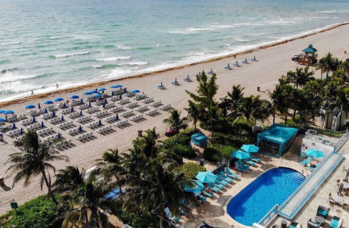 Sunny Isles Beach Hotel | Marenas Ocean View Apartment