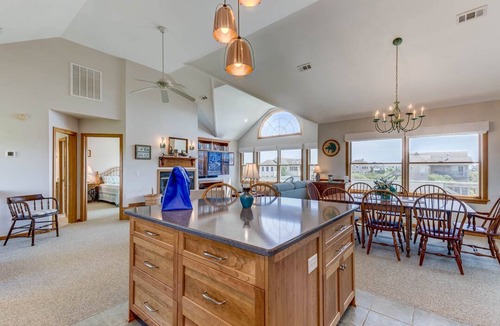 Whalehead Beach House | Margaritaville | 835 ft from the beach | Dog Friendly, Hot Tub | Corolla
